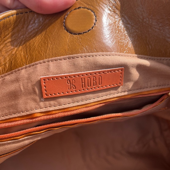 Render Leather Hobo Bag | Classic Shoulder Bag | Cognac Brown - Picture 4 of 6